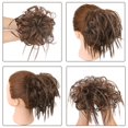 thumbnail image 3 of Chignon Désordonné Pièce de Cheveux Extension de Cheveux avec Bande Élastique Chignon Ondulé Extensions de Cheveux Synthétiques Chouchous Chignons Postiche pour Femmes, 3 of 7