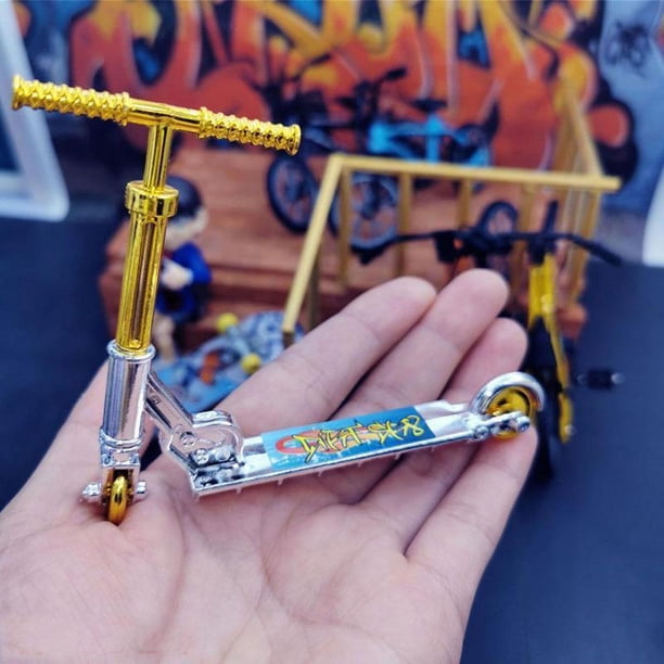 Générique Trottinettes à Doigts Miniatures – Set Avec Vêtements Doigt Et Chaussures, Jeu De Dextérité, Accessoire Photo