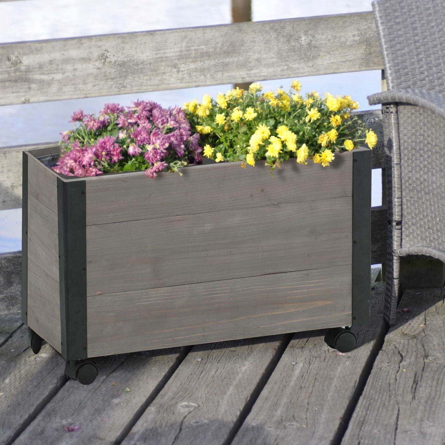 Jardinière Grapevine de 24 po en bois recyclé FSC avec roulettes