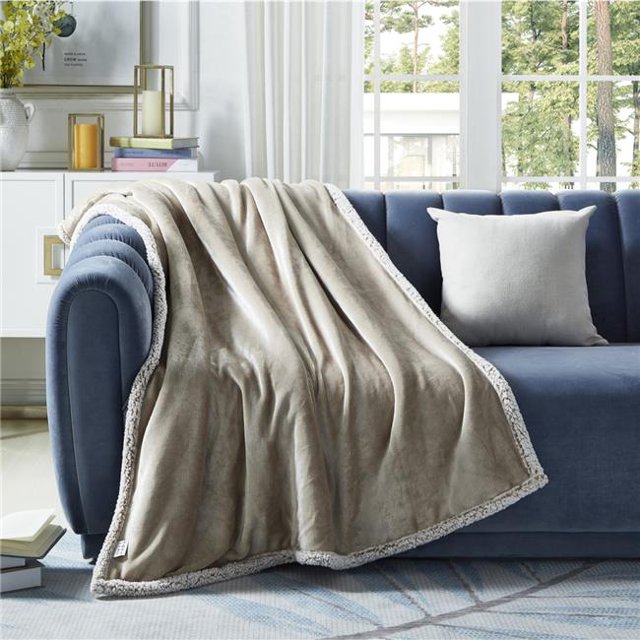 Cozy Tyme T173-20TPC-UE Couverture en Flanelle Réversible Sherpa 50 x 60 Po, Taupe
