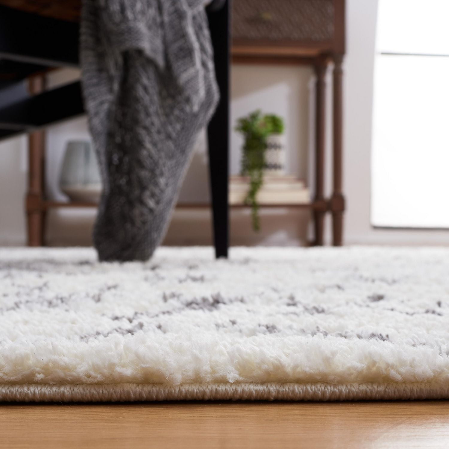 SAFAVIEH Berber Avery Tapis Géométrique Shag