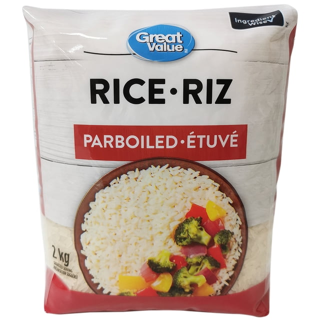 Great Value Sac de 2 kg de Riz Étuvé avec Emballage Blanc et Rouge, Présentant le logo Great Value et le Symbole « Ingrédient Sage ». l'Avant Présente du Riz Étuvé Cuit avec Brocoli et Poivrons. Importé de Thaïlande, Convient à la Cuisson sur la Cuisinière et Absorbe les Épices dans Divers Plats.
