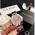 thumbnail image 1 of Montre Guess à Quartz pour Femmes à Bracelet en Acier, Type Triangle avec Lettres, 1 of 5