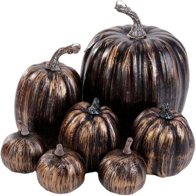 7 Pcs Citrouilles Artificielles Dorées Assorties Citrouilles Rustiques Décoratives en Fausse Mousse pour Halloween Automne Action de Grâce Centre de Table Manteau Cuisine (7 Pcs)