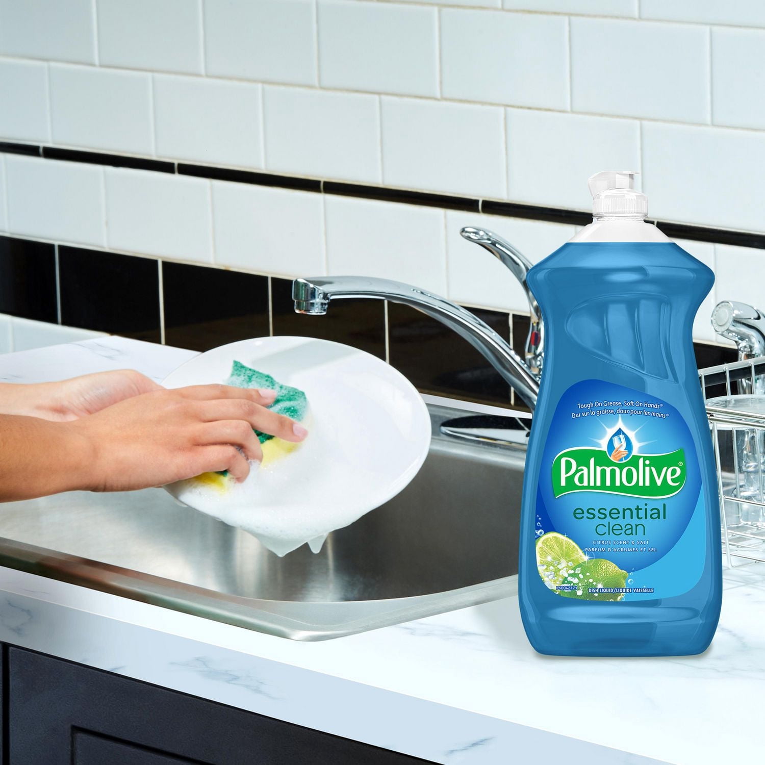 Savon à vaisselle liquide Palmolive Essential Clean, parfum d’agrumes + sel - 828 ml