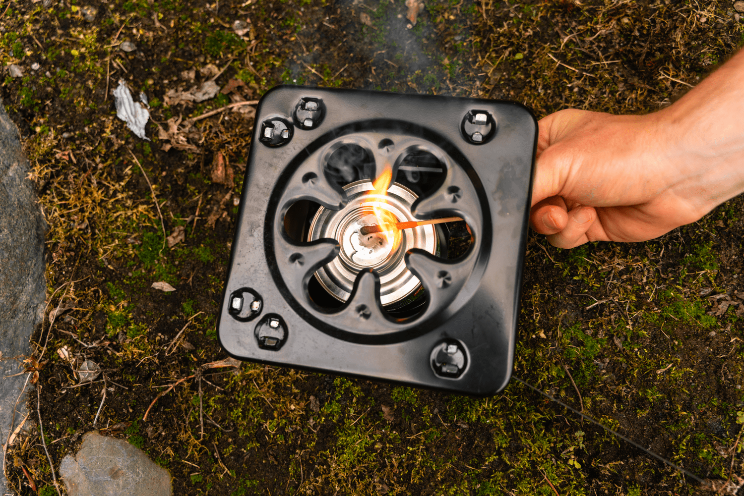 Réchaud de camping pliant et portable Coghlan’s — compact, léger en acier pour le camping et les situations d’urgence
