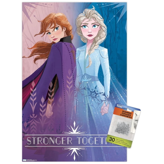 La Reine des Neiges de Disney 2 - Affiche Murale Sisters, 22,375 Po x 34 Po Mettant en Vedette Deux Personnages Féminins Debout Dos à Dos, l'Un Portant une Cape Violette avec des Motifs de Feuilles et l'Autre une Robe Bleu Pâle avec des Motifs de Flocons de Neige. l'Arrière-plan Est Divisé avec des Tons Rose et Bleu et des accents Géométriques. le Texte « Plus Forts Ensemble » Apparaît au Bas. Idéal pour la Déco Murale de Chambre Ou de Chambre d'Enfant.