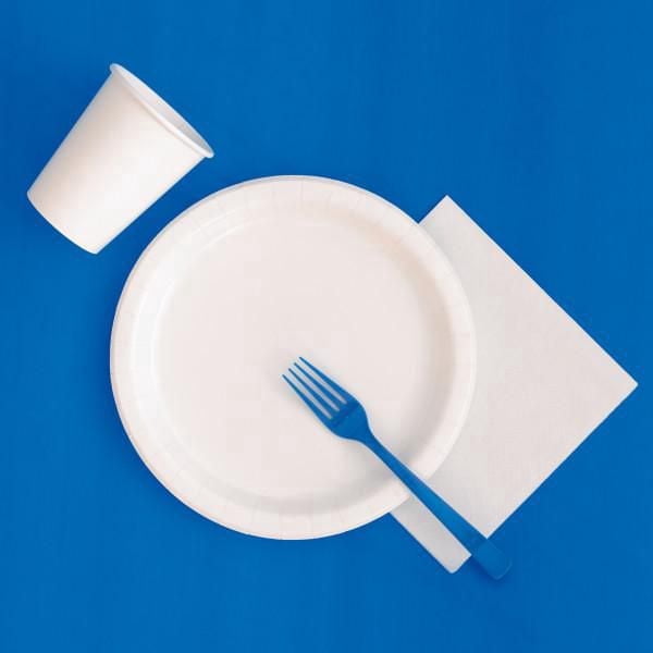 Nappe rectangulaire en plastique bleu royal Unique Industries, 54 po x 108 po