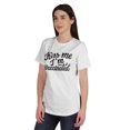 thumbnail image 4 of Inkmeso Embrasse-Moi Je Suis Vaccinée T-shirt Drôle Pro-Vaccin à Col Rond pour Femmes-B3, 4 of 8