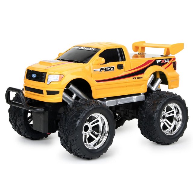 New Bright Télécommande 1:16 Jaune F-150, un Camion RC Ford F-150 Jaune à l'Échelle 1:16 avec de Gros Pneus Tout-Terrain Noirs, des Roues Chromées, FX4 et Autocollants F-150, Pare-Chocs avant Noir et Aileron Arrière, Doté d'Un Radiocommande 2,4 GHz pour Jouer sur terrain Extérieur.