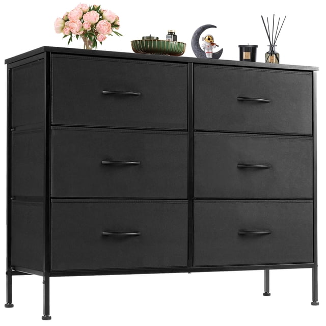 EDX Commode à 6 Tiroirs pour Chambre, Tour d'Organisation de Rangement en Tissu Armoire en Noir. Cette Commode Présente six Tiroirs en Tissu Spacieux avec des Poignées Noires Élégantes, Soutenue par un Cadre en Acier Renforcé pour la Stabilité. le Dessus en Bois Offre une surface Robuste pour des Articles Décoratifs comme des vases, des Bougies et de Petites Pièces de Déco. des Patins de Pieds Ajustables Assurent l'Équilibre sur des Planchers Irréguliers. Son design Moderne et Minimaliste Complète Divers styles de Chambre Ou de Salon.