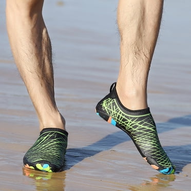 TIMIFIS Chaussures Aquatiques Pieds Nus Chaussettes Aqua de Yoga Séchage Rapide Plage Natation Surf Chaussures pour Femmes Hommes Joyeux Noël