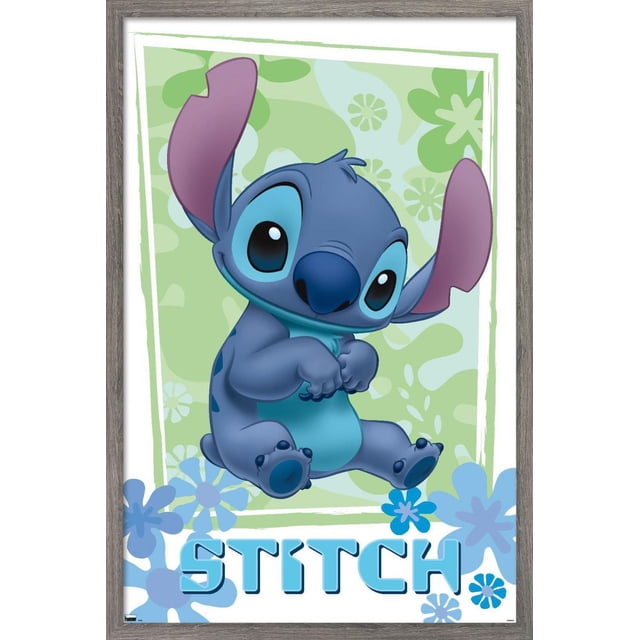 Disney Lilo and Stitch - Affiche Murale de Fleurs, 22,375 Pouces x 34 Pouces Encadrée avec une illustration Centrée Orientée vers l'Avant de Stitch, le Personnage Extraterrestre Bleu aux Grandes Oreilles Violettes et aux Grands Yeux Noirs, Assis sur un Fond Vert à Motif floral avec des Fleurs Bleues et le Mot « Stitch » en Lettres Bleues Audacieuses en Dessous, le Tout dans un Cadre en Bois Clair. Cette Affiche Encadrée Légère à Fini Satiné Est Idéale pour Décorer des Chambres, des Chambres d'Enfants Ou des Bureaux