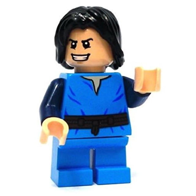 LEGO Superheroes Jeune Boba Fett Minifigurine, Environ 5 cm de Haut, Présentant une Tenue Bleue avec Ceinture Noire et Cheveux Foncés. la Figurine Est Montrée Sans Accessoires Supplémentaires dans un polybag Transparent.