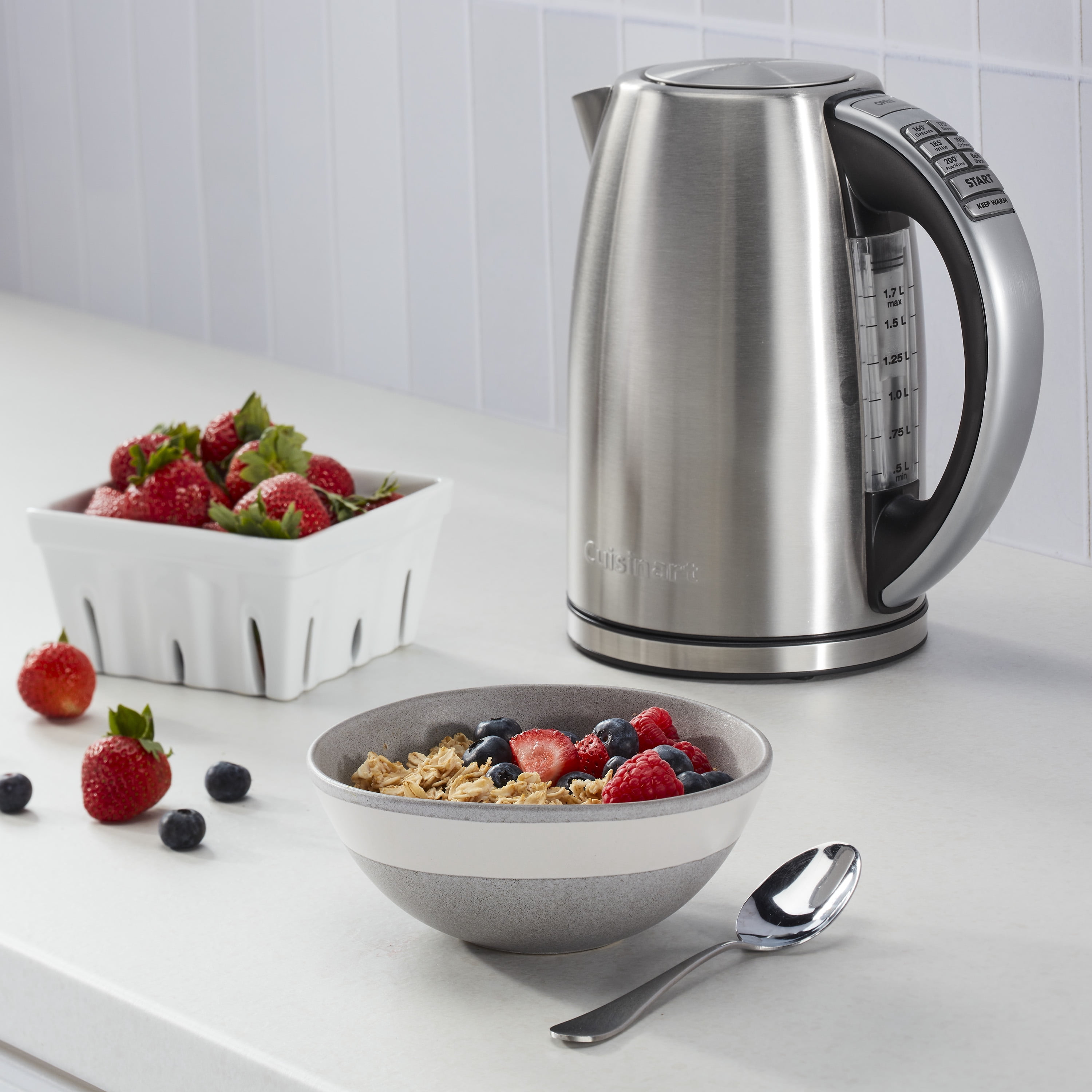 Bouilloire électrique Cuisinart PerfecTemp 1,7 L, chauffe rapide 1500 W, 6 températures préréglées, maintien au chaud 30 min, sans fil, acier inoxydable (CPK-17C)