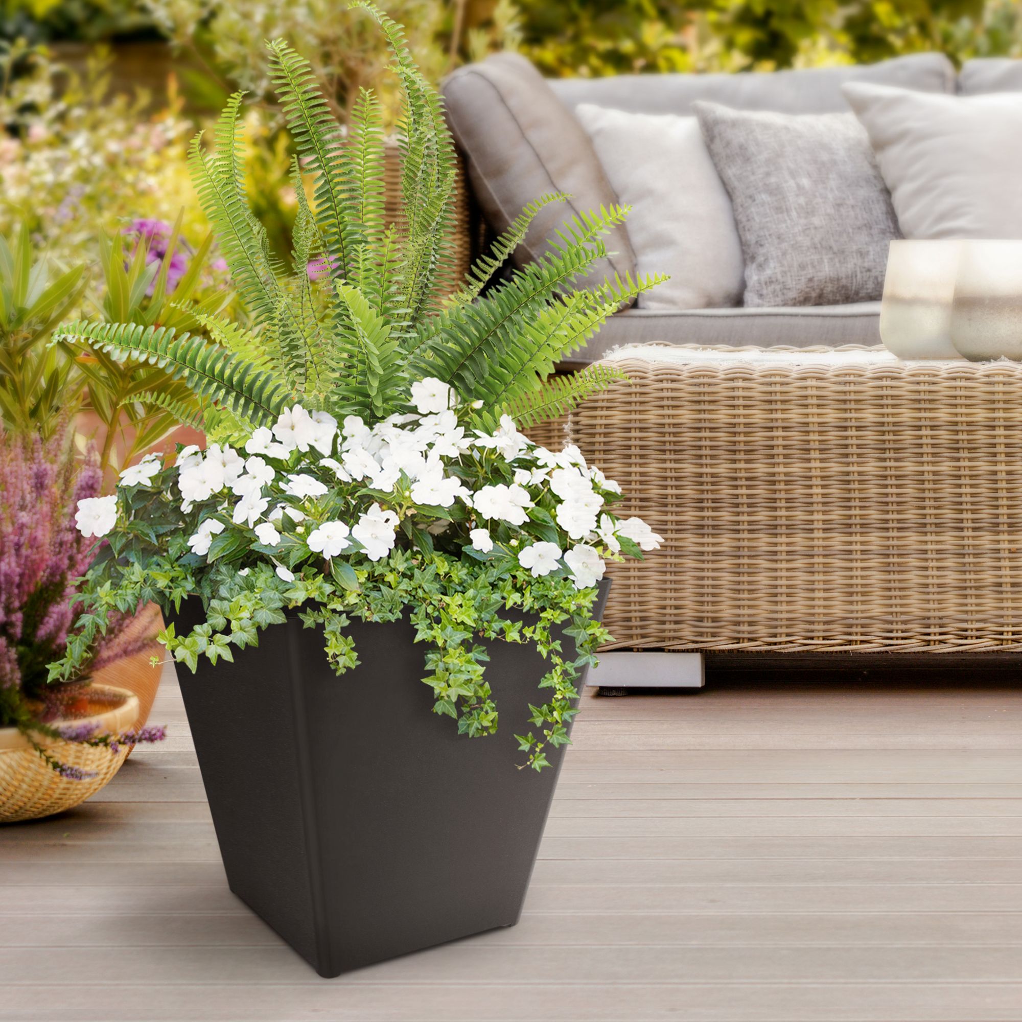 TierraVerde Avondale Smooth Planter Black 14"H