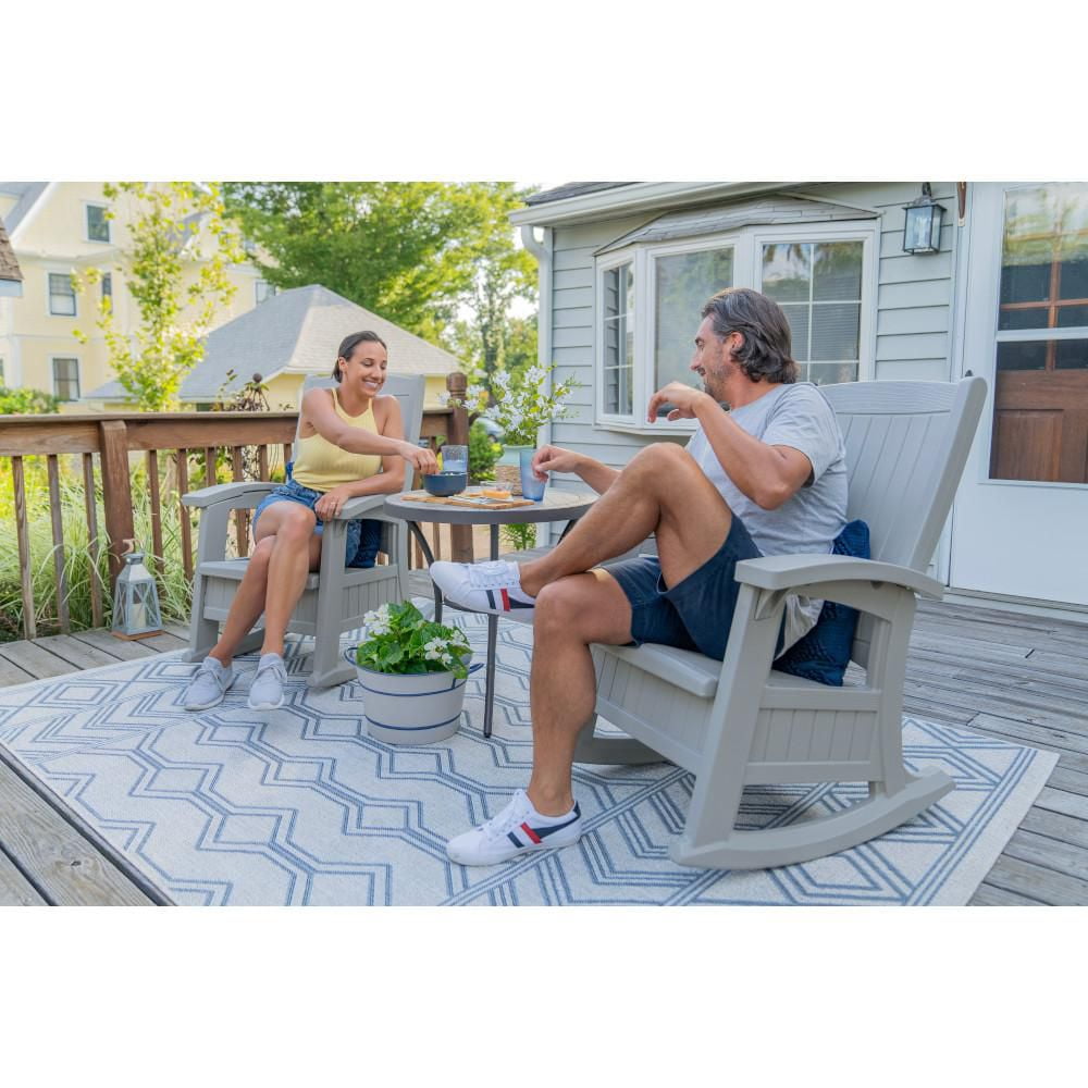 Suncast Chaise berçante d’extérieur avec rangement, résine multi-parois, gris colombe