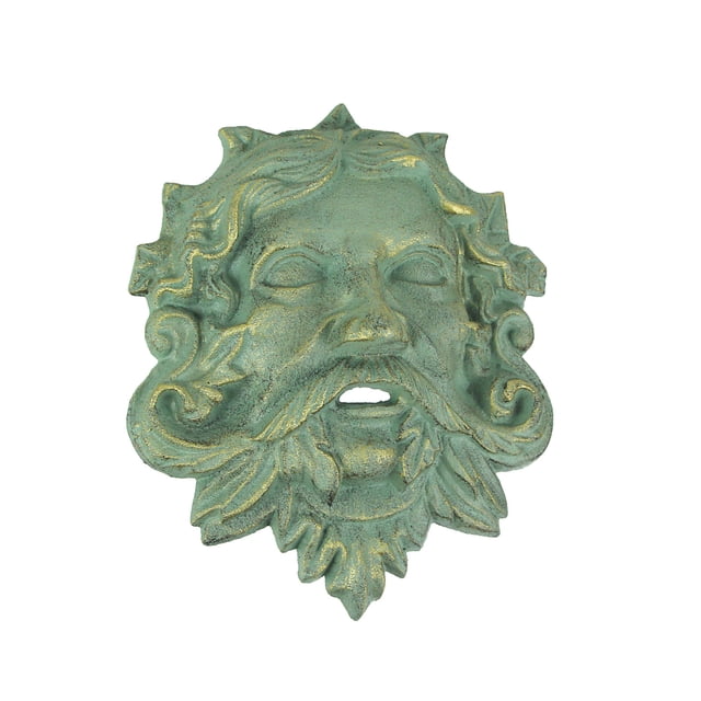 Fonte Celtique Green Man Suspension Murale Fini Vieilli avec Émail Vert verdigris Ressemblant au Cuivre Oxydé. la Conception Détaillée Présente des motifs de Cheveux et de Feuillage Fluides, Symbolisant des cycles de Renaissance et de Croissance. Mesurant 11 1/2 Pouces de Hauteur, 9 3/4 Pouces de Largeur et 1 1/2 Pouces de Profondeur, Elle Convient à une Utilisation Intérieure Ou Extérieure et Se Suspend sur une Seule Vis Ou un Seul Clou. une Pièce Murale Décorative en Métal Parfaite pour les Amoureux de la nature