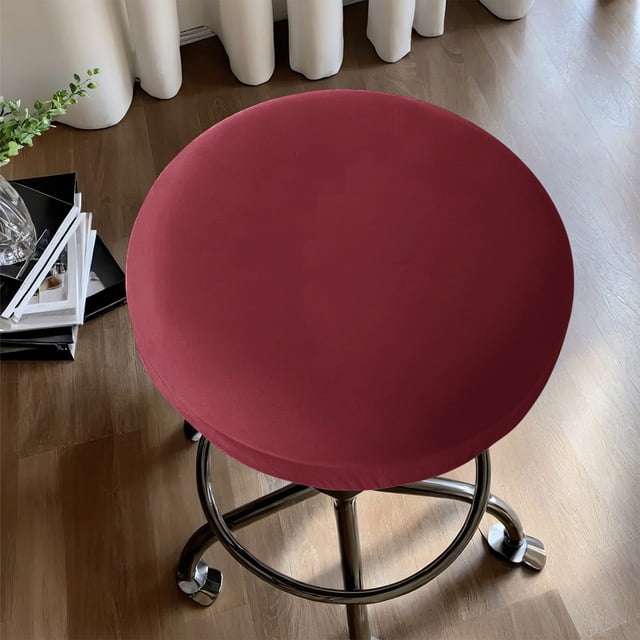 Czzoypi Housses de Siège de Tabouret de Bar Rondes Extensible Housses de Tabouret de Bar Rondes Lavables Housses de Siège de Tabouret de Bar Couleur Vin, Affichées sur un Tabouret de Bar Rond avec une base Chromée. Faite de polyester en Soie de Lait Élastique, Cette Housse Offre un Ajustement Serré, une texture Douce et une protection Anti-Éclaboussures. Parfaite pour Améliorer l'Assise du Tabouret de Bar dans les Cuisines Ou les Aires de Repas avec un design Polyvalent et Lavable.