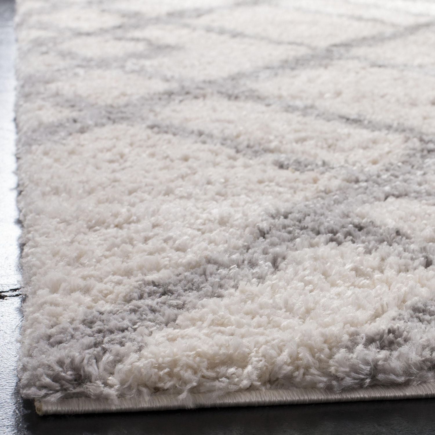 SAFAVIEH Berber Alease Tapis Peluche Shag