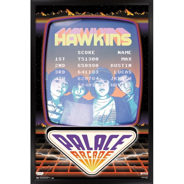 Netflix Stranger Things : Saison 2 - Affiche Murale d'Arcade Palace, 22,375 Po x 34 Po Présentant un Écran de Jeu d'Arcade Rétro avec des « Hawkins » en Grandes Lettres 3D Jaunes et Roses, un Tableau de Classement des Meilleurs Scores avec des Noms Max, Dustin et Lucas, et un logo d'Arcade Palace Triangulaire en Violet et orange au Bas, Encadré d'Une Bordure Noire avec des Montagnes Pixélisées et un Arrière-Plan à Motif de Grille, Convient