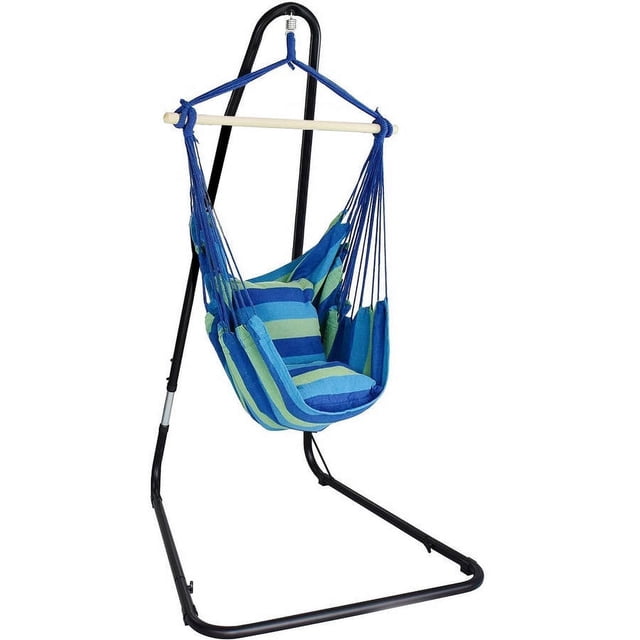 Sorbus Chaise Hamac Bleu et Vert avec Cadre Autoportant en Acier Noir Enduit de Poudre. la Chaise Présente un Tissu à Rayures avec Soutien du Dos et Deux Coussins d'Assise pour un Confort Accru. Hauteur Réglable de 79 à 93 Pouces avec une base Gain de Place pour la Stabilité. Convient à une Utilisation Intérieure Ou Extérieure, Y Compris les patios, Terrasses Ou Jardins. Résistante aux Intempéries et portable pour un Déplacement Facile.