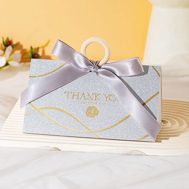 European Style Wedding Candy Box Packaging Box Paper Box Premium Candy Gift Box with Ribbon and Wooden Ring for Wedding Party