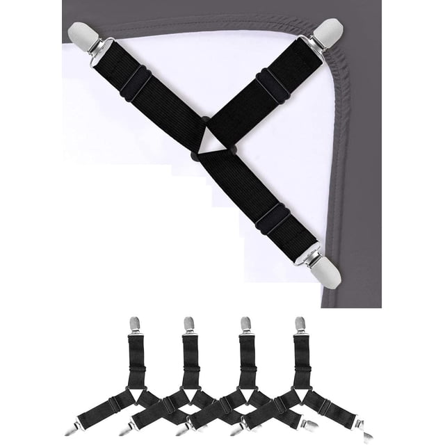 Triangle Tendeur Drap Housse Lit Drap Réglable, 4 pièces, en noir, avec des bandes élastiques en nylon et des pinces métalliques robustes. Les attaches triangulaires réglables mesurent de 25 cm à 45 cm et sont conçues pour maintenir fermement les draps, housses de matelas, nappes ou couvertures en place. La conception antidérapante sans aiguille protège les tissus tout en offrant une triple protection grâce à sa forme triangulaire stable. Idéal pour les lits, canapés et autres surfaces nécessitant une fixation sécurisée.
