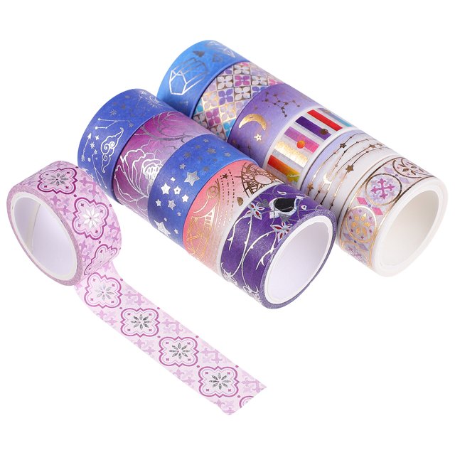 12 Rouleaux de Ruban washi Magnifique en Divers Motifs à Thème Violet, Incluant des Motifs Floraux, Géométriques et Célestes. Chaque Rouleau Est Fait de Papier de Haute Qualité et Mesure Environ 300 cm de Longueur et 1,5 cm de Largeur. Idéal pour les Bricolages DIY, le scrapbooking et les Projets Décoratifs, Ces Rubans Légers et Durables Conviennent pour Offrir aux Passionnés d'Artisanat.