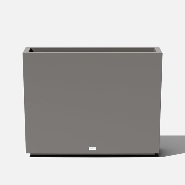 Veradek Block Series Jardinière Moyenne en Plastique Gris, Présentant un Grand design Rectangulaire Épuré avec une Esthétique Modulaire Moderne. Fabriquée en Polypropylène durable avec une construction à Double Paroi, des Trous de drainage Pré-Percés, des Inhibiteurs UV pour la Résistance à la Décoloration et un Matériau Résistant aux Impacts. Testée pour des Températures Extrêmes (-20 à +120 Degrés), Idéale pour une Utilisation Extérieure sur patios, Terrasses Ou comme Séparateur d'Intimité.