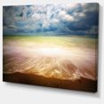thumbnail image 2 of Plage Exotique par une Journée d'Été Nuageuse, 2 of 3