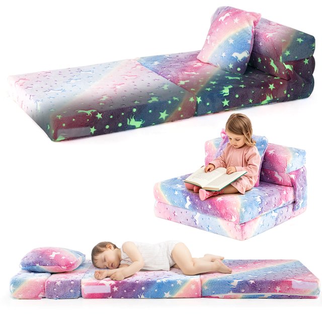 Costway Canapé-Lit Pliant pour Enfants, Matelas de Sol avec Coussin Décoratif et Housse Lavable à la Machine en Multicolore. Cette Pièce Polyvalente Se Transforme d'Un Fauteuil de Sofa en Matelas de Sol, Canapé de Jeu et Lit de Repos. Fabriquée en Tissu Flanelle Doux et Éponge, Elle Présente un design Phosphorescent avec des Motifs Adorables. Comprend un Coussin Décoratif Assorti et une Housse Lavable à la Machine pour un Nettoyage Facile. Convient aux Enfants de 3 Ans et Plus, Idéale pour les Salles de Jeux, les Salons Ou les Garderies.