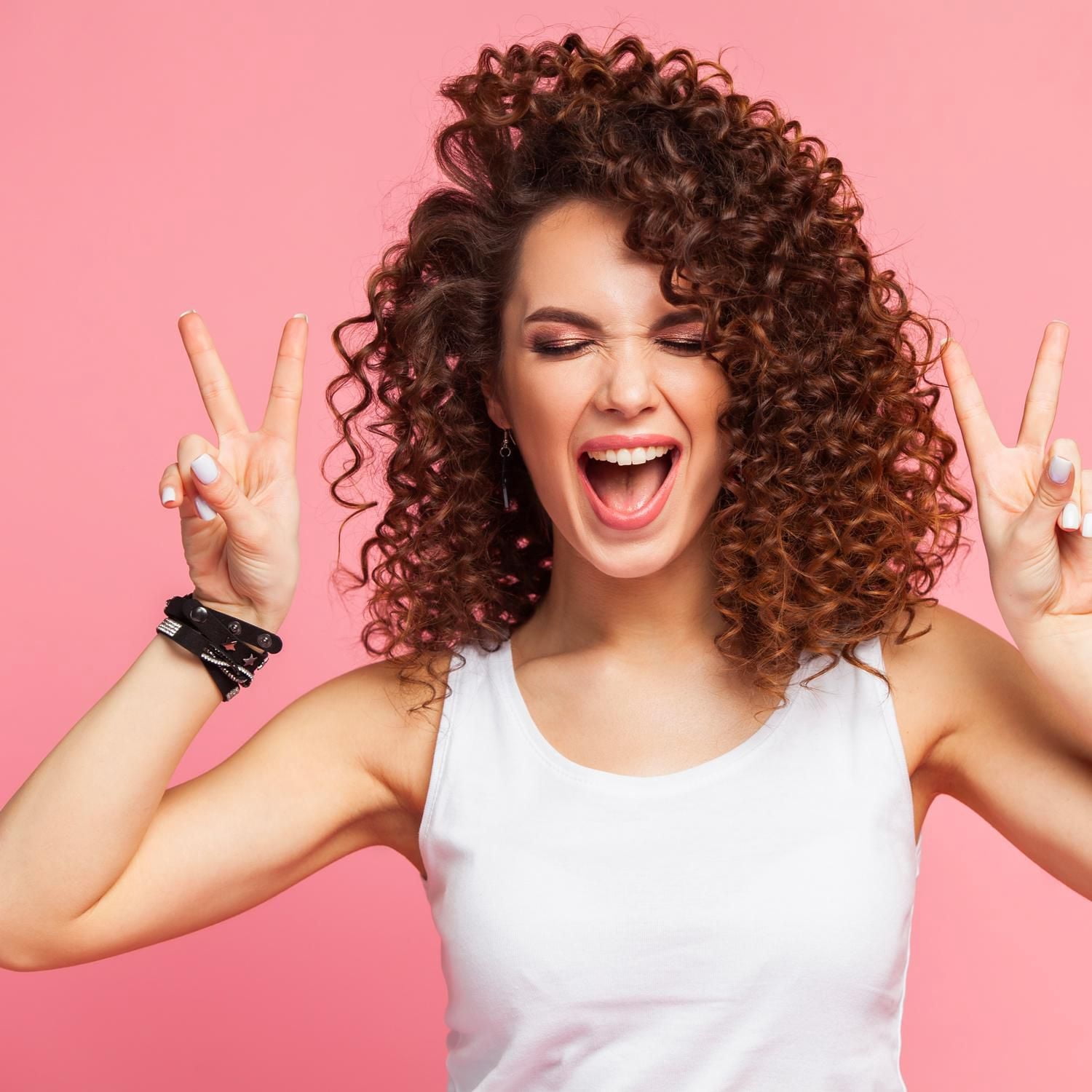 Mousse Bouclante – Ajoute du Corps et Réhydrate les Cheveux Secs, Frisottés et Bouclés – Sans Danger pour la Couleur & Sans Parabènes avec des Ingrédients Naturels