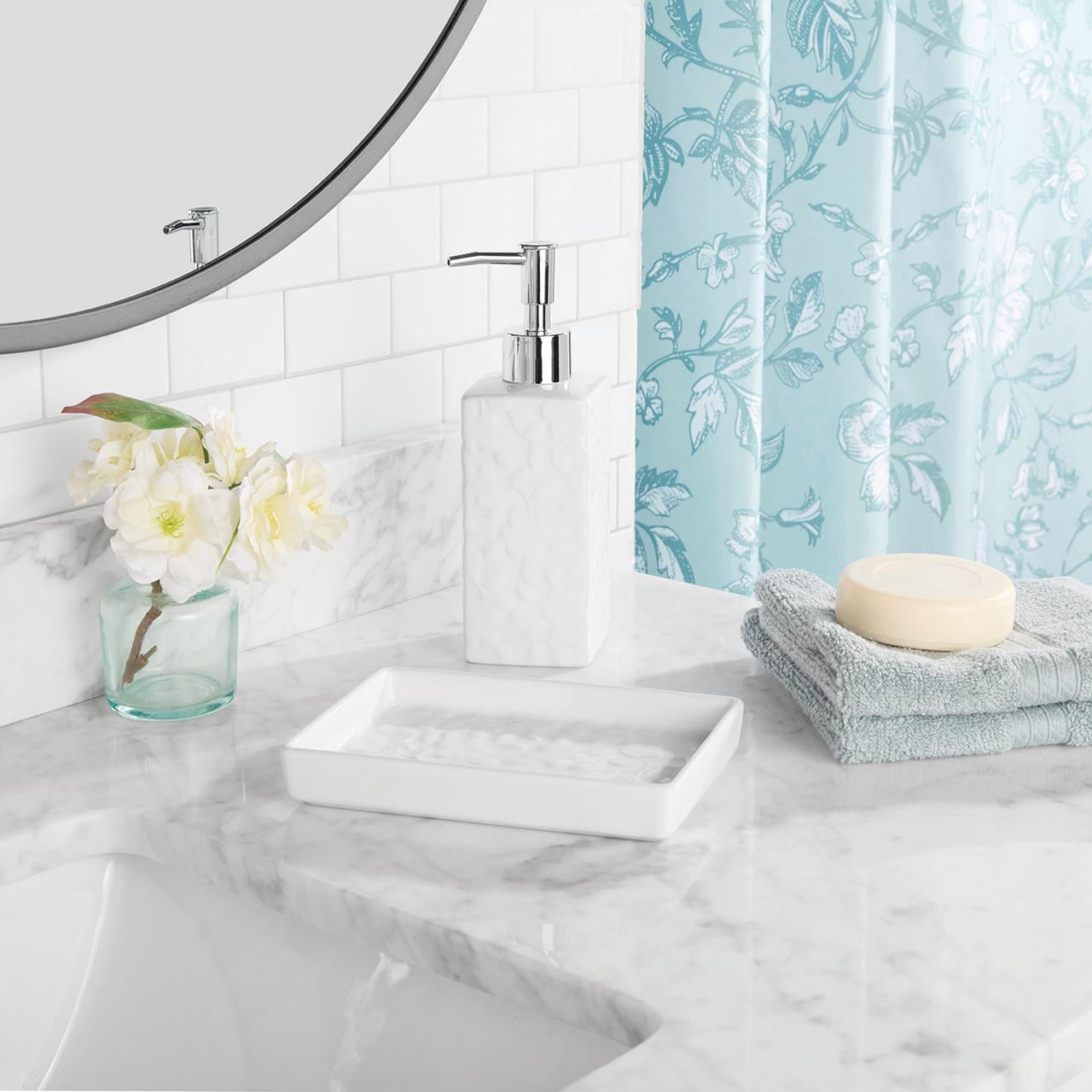 Ensemble de salle de bain Mainstays de 16 pièces à fleurs bleues – Rideau de douche en tissu avec tapis, crochets, distributeur de savon et plateau