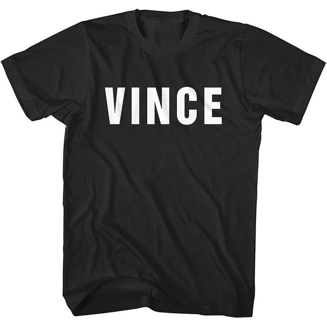 La Couleur de l'Argent Vince T-Shirt Présentant un design Noir à Manches Courtes avec le Mot « Vince » Imprimé en Lettres Blanches Audacieuses sur la Poitrine. Fabriqué à Partir de 100 % de Coton Prélavé avec un Tissu Lourd Poids de 5,3 oz (180 G/m2), Ce T-Shirt Offre une Coupe Classique et boxy. Imprimé Professionnellement avec des Encres Écologiques pour une Sensation Douce et Confortable. Offert en Plusieurs Tailles Allant de S à 3TG.