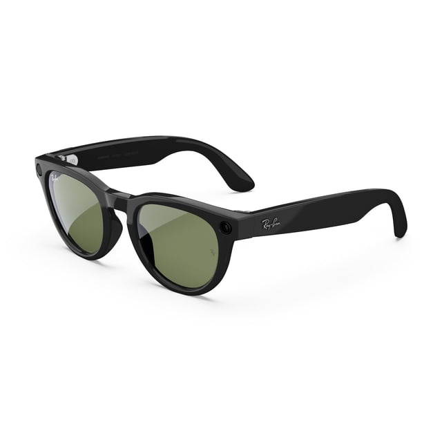 Lunettes Intelligentes Ray-Ban Meta Headliner (Gen 2) dans une Monture Wayfarer Noire Brillante avec Verres Verts, Dotées d'Un Appareil photo 12 MP Intégré et du logo Ray-Ban sur le temple, Offrant des Fonctions IA Mains Libres comme la capture photo, le Contrôle de la Musique et la Traduction en Direct, Idéales pour une Utilisation avec la Technologie Portable.