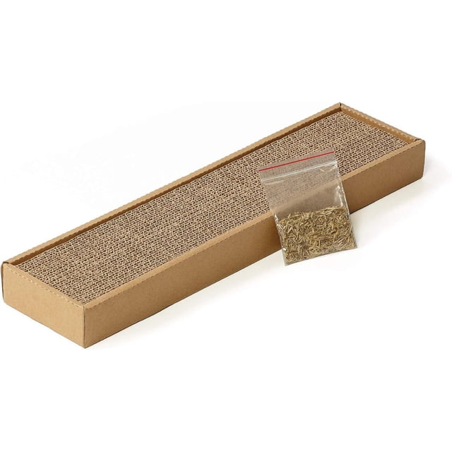Midwest Catty Scratch Petit Jouet Cat avec une surface à Griffer Rectangulaire en Carton Ondulé à Deux Côtés Faite de Pâte de Papier 100 % Recyclée Présentant une texture en Nid d'Abeilles, Montré avec un Petit Sac d'Herbe à Chat Séchée sur Fond Blanc, Convient pour Satisfaire les instincts de Griffage Naturels des Chats et Protéger les Meubles.