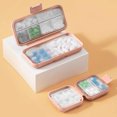 thumbnail image 3 of HOARBOEG Boîte Compacte de Voyage Portable avec Anneau en Caoutchouc de Silicone à l'Intérieur, Couvercle Rabattable à Double Étanchéité, Rangement Classifié et Tri des Médicaments, 3 of 3