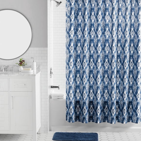 Ensemble de salle de bain Mainstays 16 pièces, rideau de douche en tissu motif ikat bleu, avec tapis, crochets, distributeur de savon et accessoires