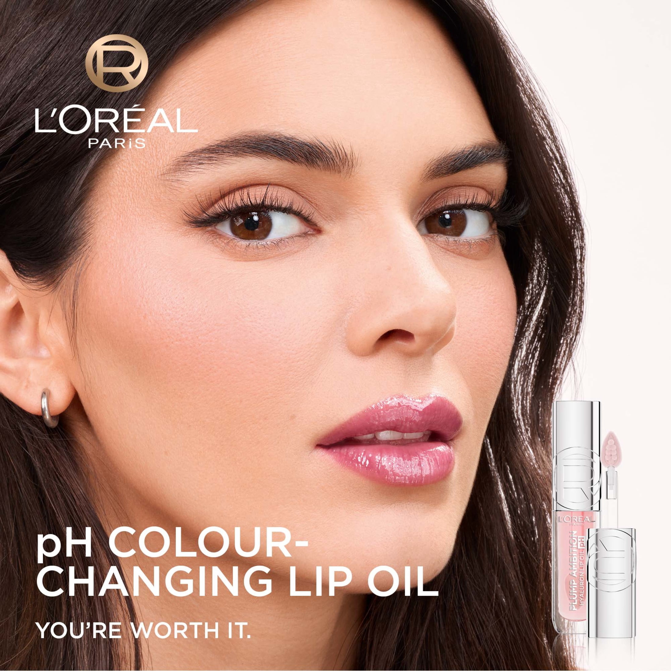 L’Oréal Paris Huile à Lèvres Teintée Plump Ambition, Brillant à lèvres repulpant, Léger picotement, Non collant, Hydratant, infusé d'acide hyaluronique, NUDE MACARON, 5 ml