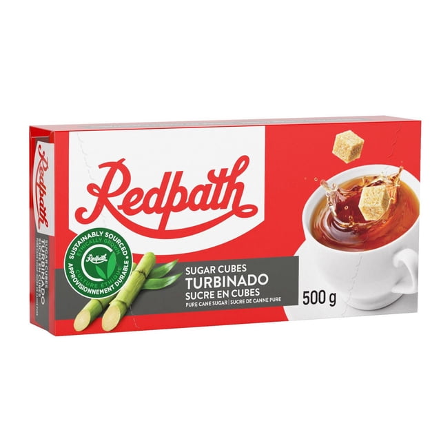 Redpath Cubes de Sucre Turbinado Boîte de 500 g avec Emballage Rouge et Blanc Mettant en Vedette le logo Redpath, des Tiges de Canne à Sucre et Deux Cubes de Sucre Turbinado Qui Se Jettent dans une Tasse de Thé Blanche, Faits de Sucre de Canne Pur d'Approvisionnement Durable, Convient à la Cuisson et à Sucrer les Boissons.