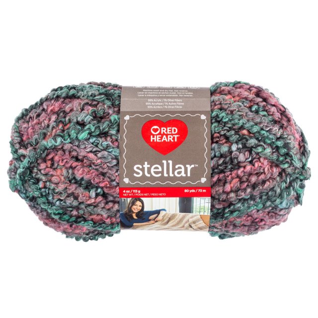 Red Heart Stellar Écheveau de Fil en Poids super Volumineux Présentant une texture Douce et Noblesse avec du Fil Métallique et un Motif de Couleurs Variées Rose, Vert et Gris, Étiqueté avec la Marque et des Spécifications Incluant un Poids de 113 g et une Longueur de 73 m, Idéal pour des Projets de Tricot et de crochet.