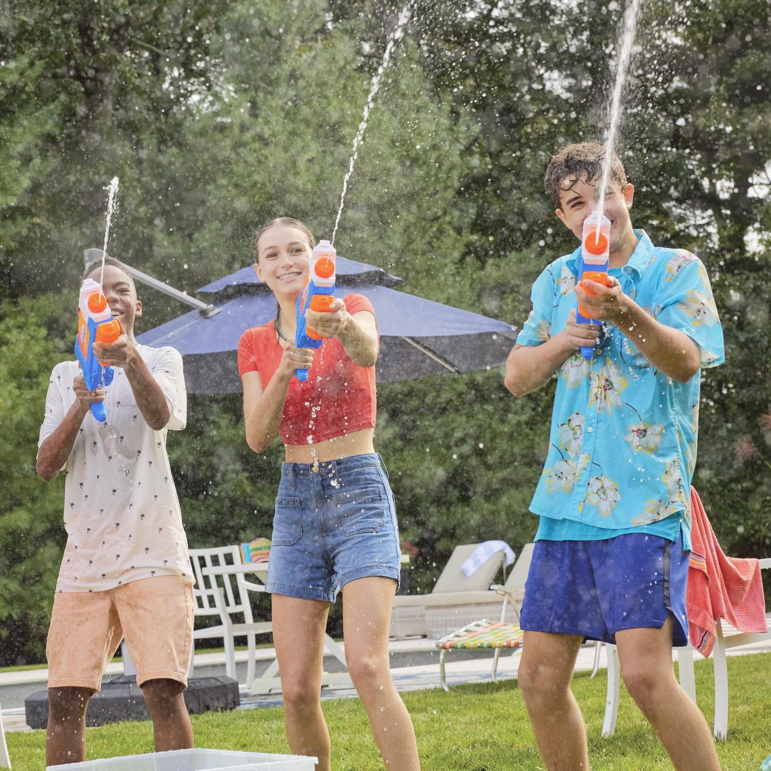 Nerf Super Soaker Flip Fill, blaster à eau à remplissage rapide, capacité de 887 mL d'eau, jouets d'eau