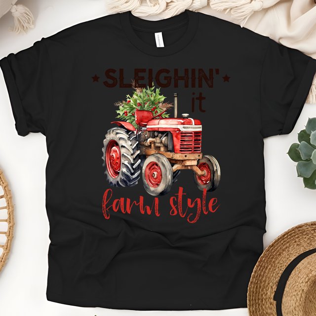 Chandail Style Ferme « Sleighin' It » / T-Shirt de Noël Country Tracteur Rouge, Noir, Taille 2TG