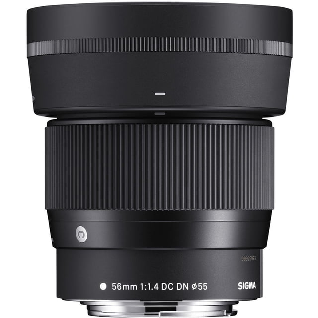 Sigma Objectif Contemporain 56mm F1.4 DC DN pour Appareils Photo Fujifilm X-Mount. Offre une Longueur Focale de 56mm, une Plage d'Ouverture de f/1.4 à f/16 et une Compatibilité avec les Formats APS-C. Comprend 9 Lames à Diaphragme Arrondi, 10 Éléments en 6 Groupes, et des Éléments en Verre SLD et Asphériques pour Réduire les aberrations. Revêtu d'Un super Multicouche pour Minimiser les Évasements