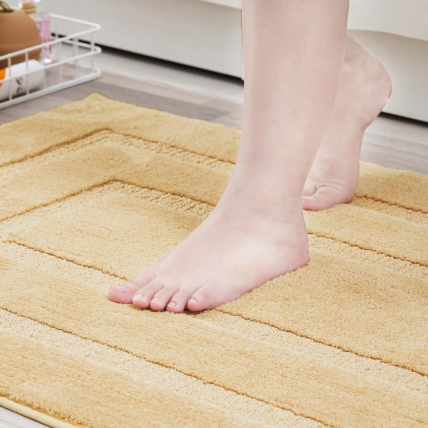 Auemtyn Bathroom Rugs, Extra Soft Absorbent Microfiber Bath Mat, Non-Slip Bath Mats for Bathroom, Quick Dry Shaggy Bath Mat, Machine Washable Bath Rug for Bathroom Floor, Tub, Shower (Beige,24"x17")