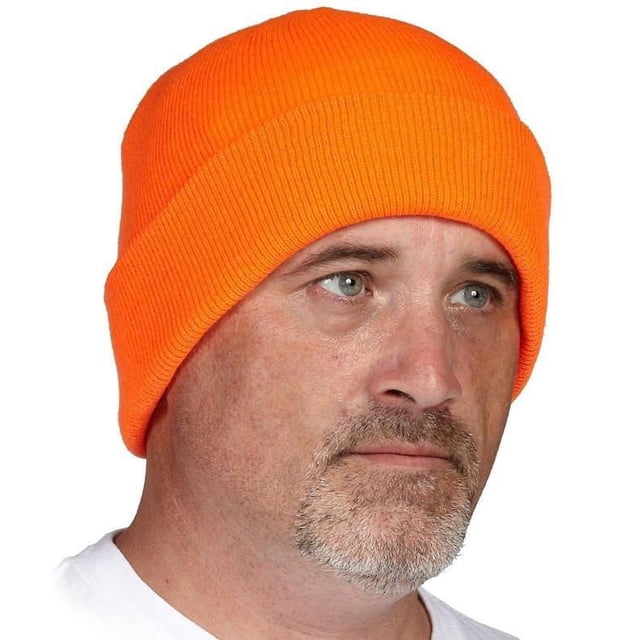 Tuque en Acrylique avec Doublure ThinsulateTM Vue Orientée vers l'Avant d'Une Tuque d'Hiver en Tricot 100 % Acrylique avec Poignets Côtelés et Tricot Texturé visible, Intérieur Doublé ThinsulateTM Tel Que Précisé et Ajustement Taille Unique, Montré sur un Fond Neutre; Convient au Rangement de Voyage compact.