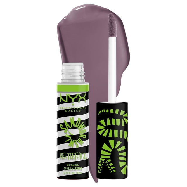 Beetlejuice Sandworm Swirl Butter Lip Gloss par NYX Professional Makeup avec tube Rayé Noir et Blanc et Motif de Ver de Sable Vert, Ouvert avec Applicateur Montrant un Fini Mauve-Violet Lustré, Convient pour Superposer sur les Lèvres pour une Finition et une Couleur Éclatantes à Haute Brillance.