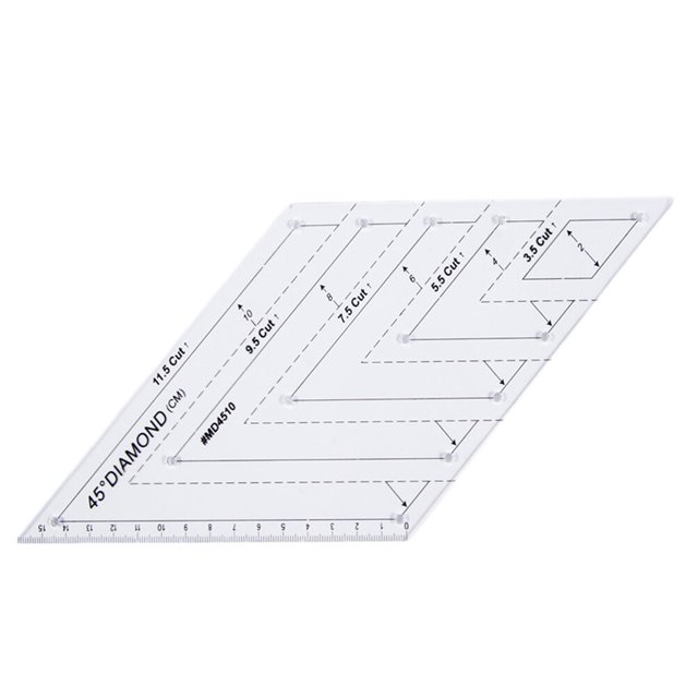 Règle Patchwork Règle de Courtepointe Rhomboïde à 45 Degrés en Plastique transparent avec Mesures Imprimées Précises et Repères d'Angle. Cette Règle de Courtepointe en Acrylique Présente une structure Claire avec des Lignes Fines pour une Lecture Facile et des Projets Précis de Confection de Vêtements, Courtepointe, Couture, Broderie et Artisanat. Comprend Plusieurs Trous pour un Rangement Pratique comme Accessoire de Couture.