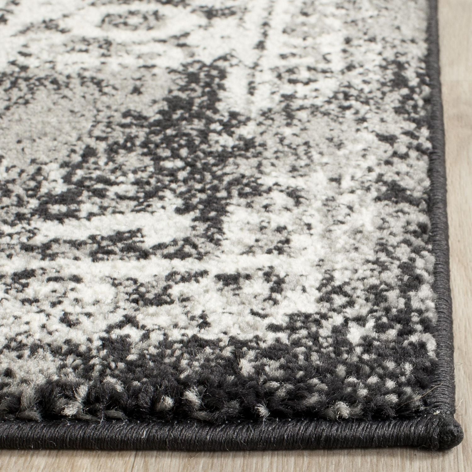Safavieh Evoke Trena Traditional Area Rug